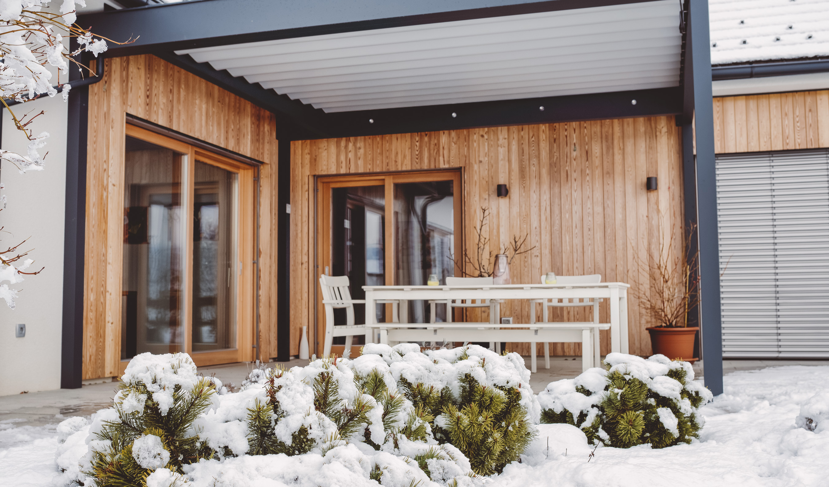 Insulated garden room