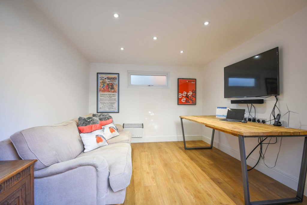 HOW A GARDEN ROOM OFFICE OR STUDIO CAN BENEFIT YOUR BUSINESS