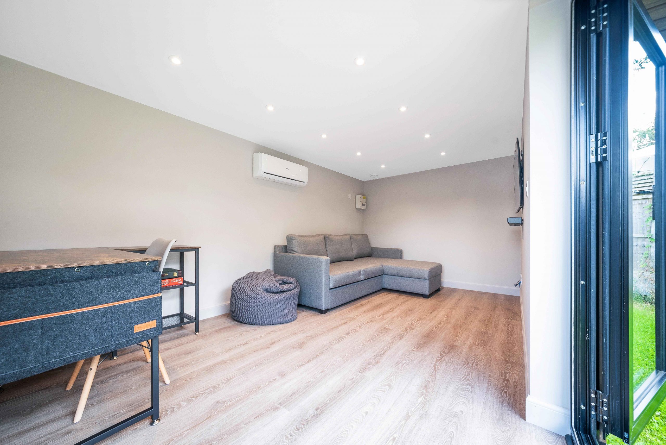 Garden room lounge