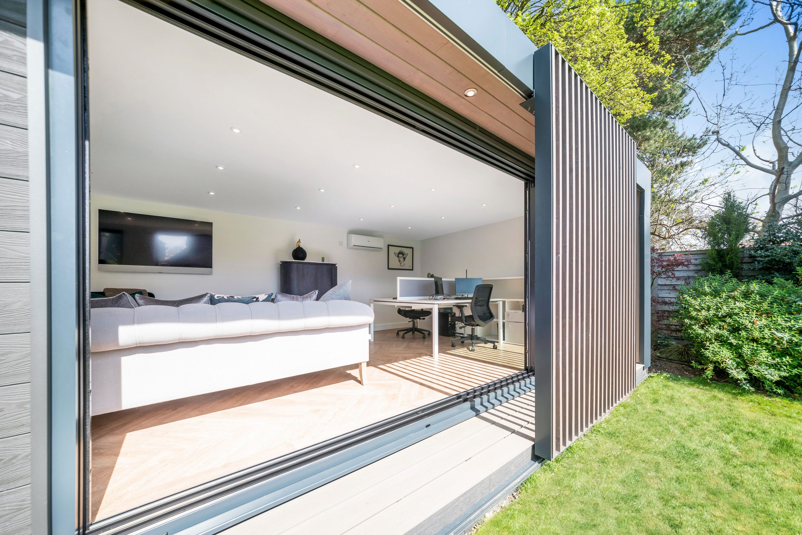 TOM_1641 aluiminium vertical blinds for garden room