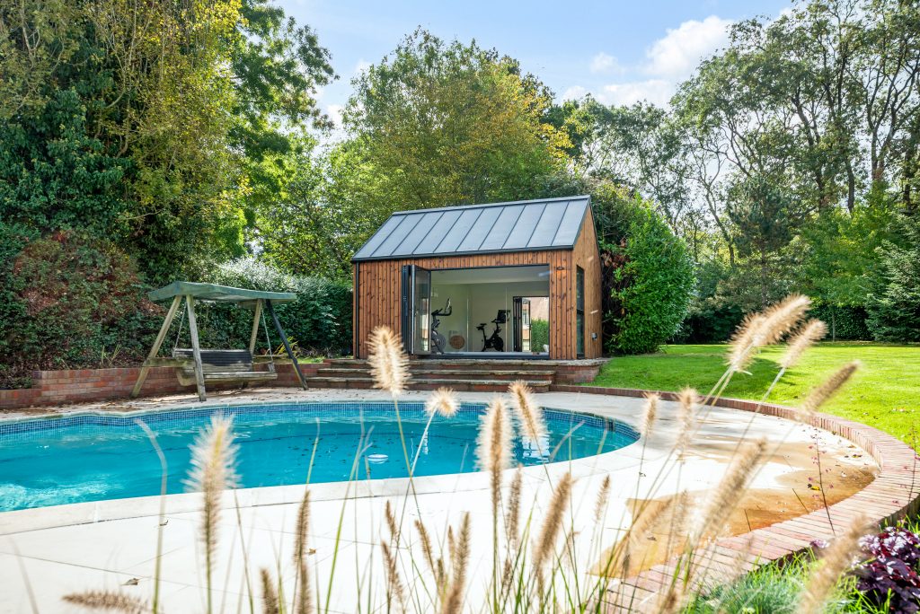 Choosing the Right Garden Room Roof: Pitched vs Flat
