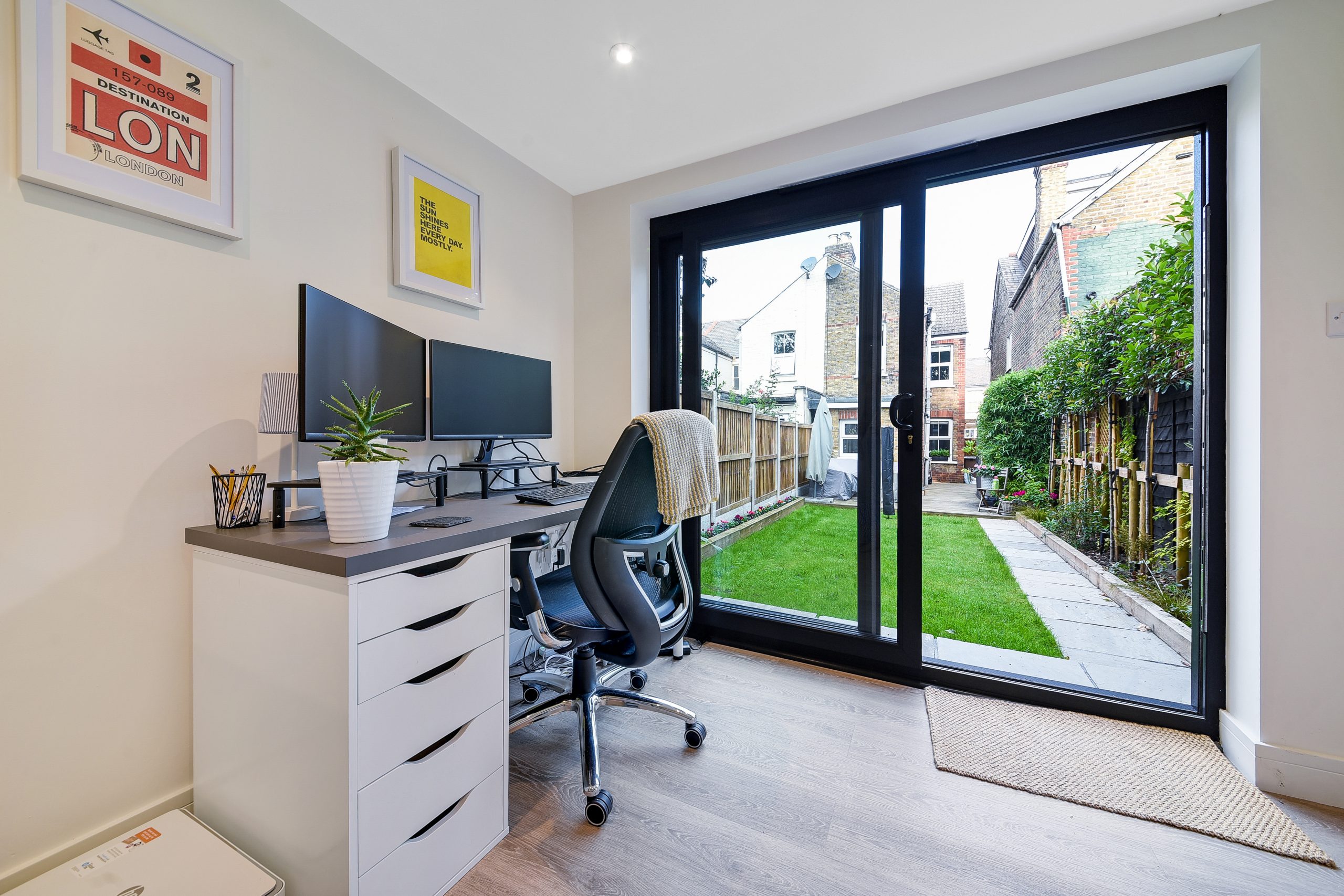 garden room with office